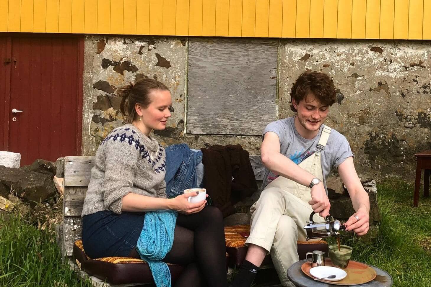 Café gestir uttanfyri